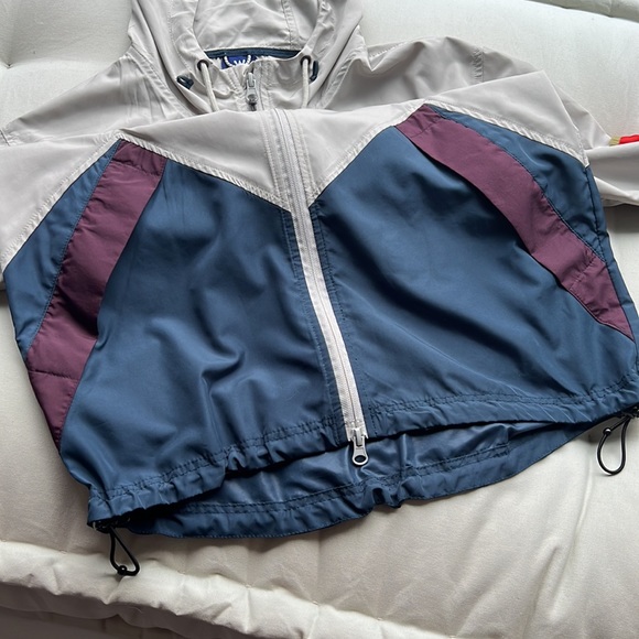 Without Walls light windbreaker, size XS (runs large), pocket on arm - Picture 3 of 7